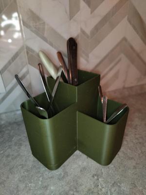 Kitchen utensils holder
