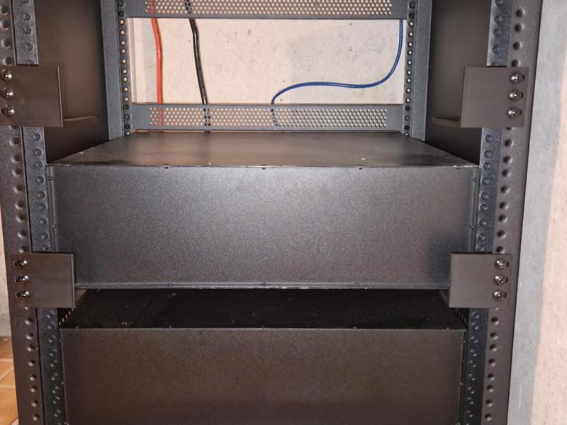 Server Rack 19" mounting bracket Pylontech