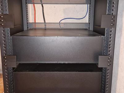 Server Rack 19" mounting bracket Pylontech