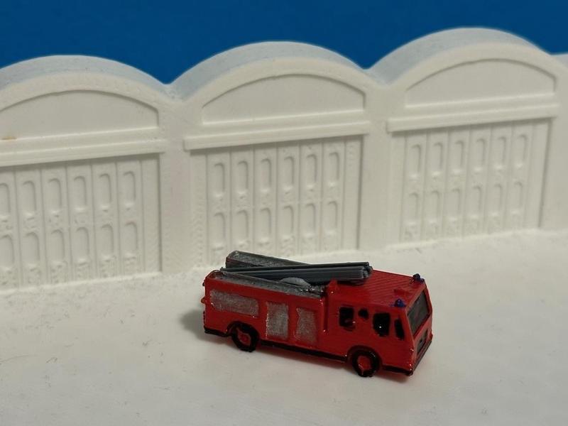 Fire Engine 9 -  Engine with squad cabin and ladder (z-scale)