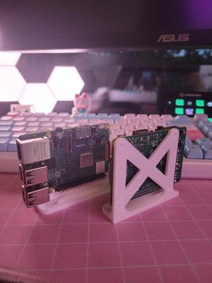 Vertical Screw-less Pi Mount