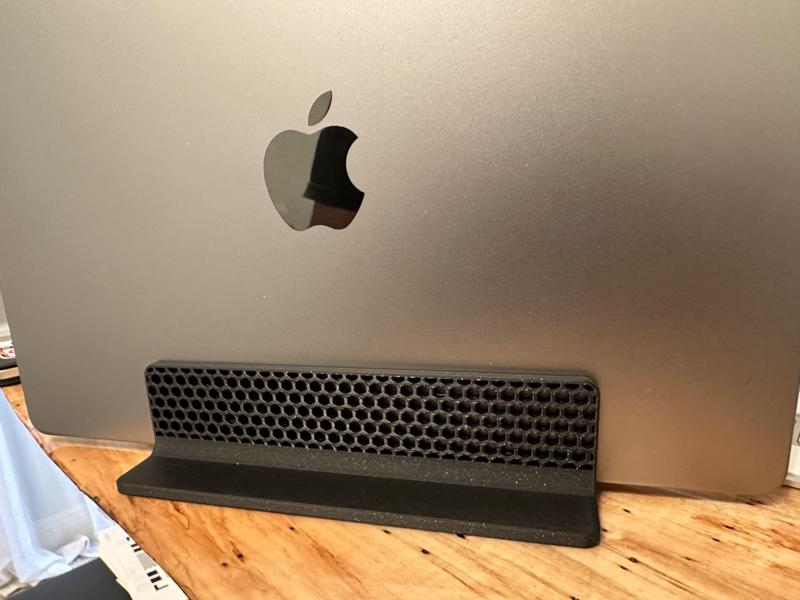 Vertical Stand for M1/M2 Macbook Pro