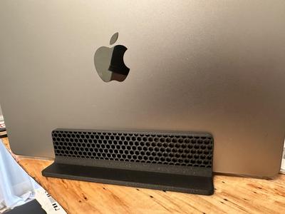 Vertical Stand for M1/M2 Macbook Pro