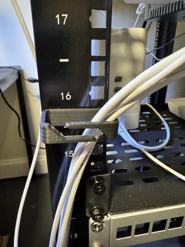 Server Rack Twist Lock Cable Management