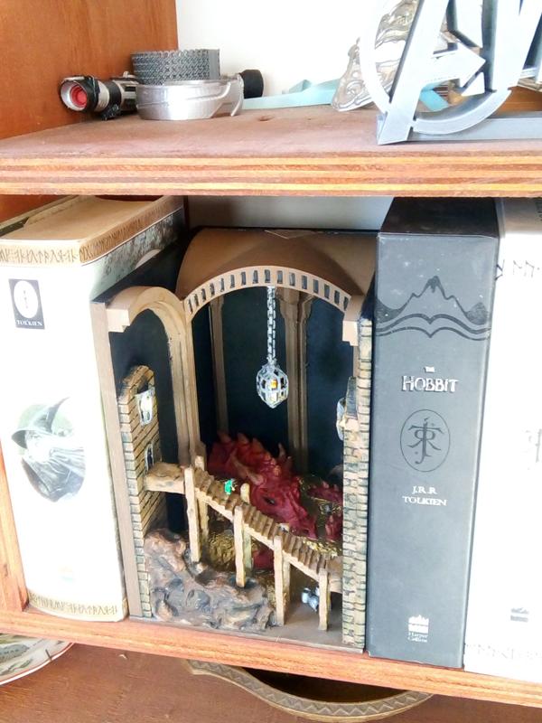 The Hobbit - Book Nook ( No Supports)