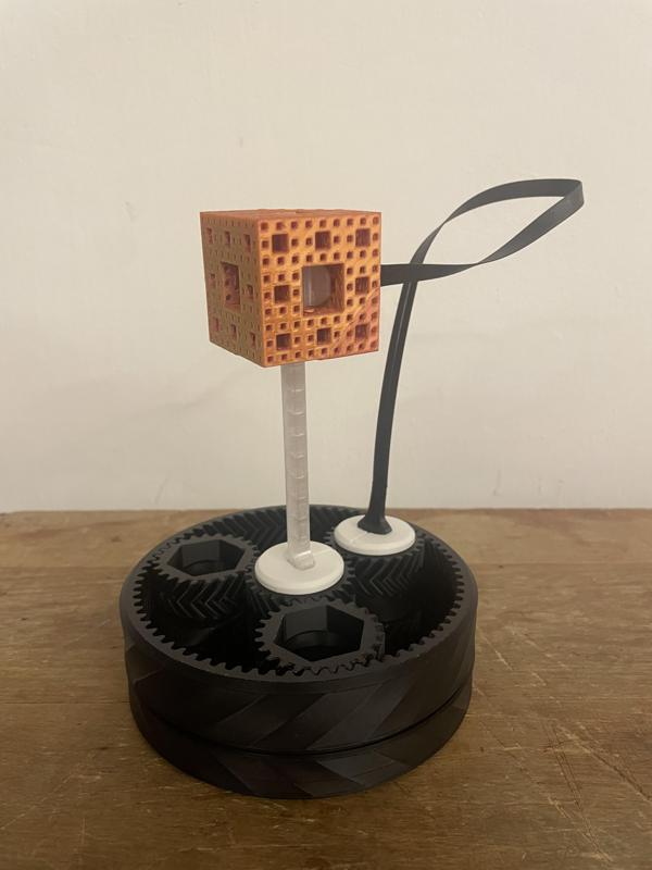 4pi Spin-½ Symmetry Demonstrator Anti-Twister Mechanism