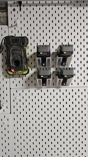 Skadis Ryobi battery holder