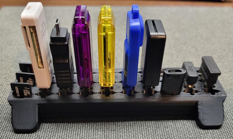 Memory Cards (SD, MicroSD) and USB Drive Holder (USB-A, USB-C, MicroUSB)