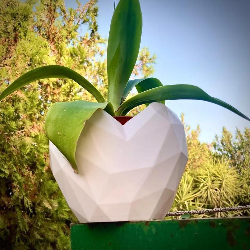 LowPoly Heart Planter