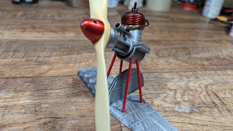 Display stand for Jena 1D nitro engine