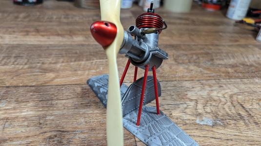 Display stand for Jena 1D nitro engine