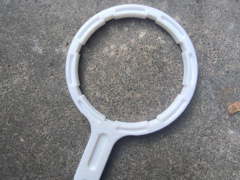 Filter housing key