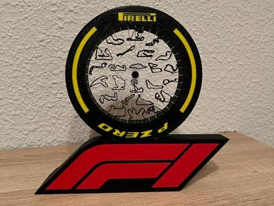 24 tracks suspended on the wheel and the F1 logo