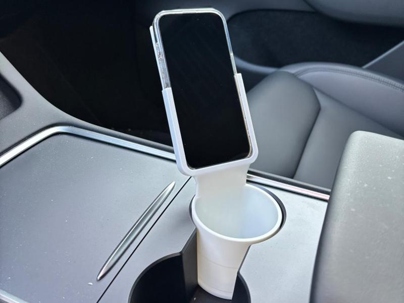 Tesla MY iPhone 16Pro (with Spigen cover) holder