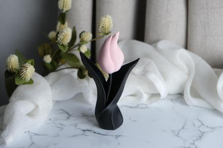 Tulip Grace Sculpture – A Symbol of Elegance and Simplicity