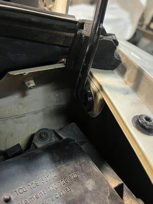 New Beetle Hood Support Rod fitting