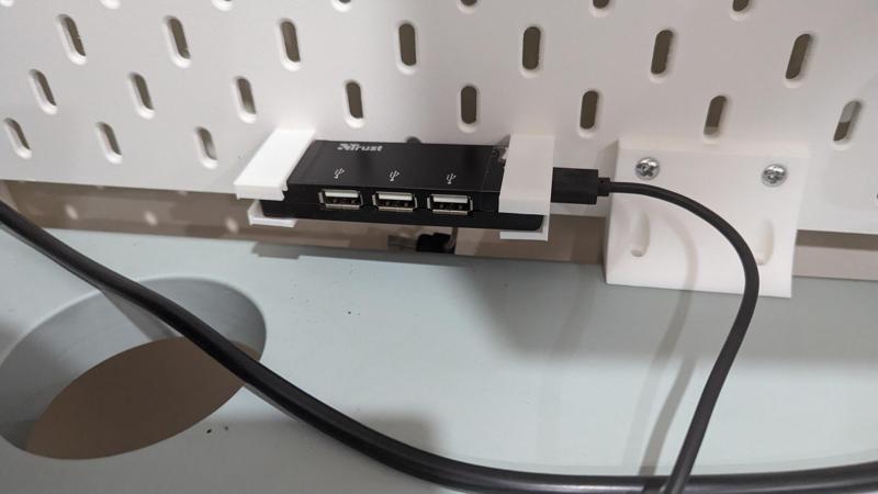 Skadis mount for cheapo 4-port USB hub