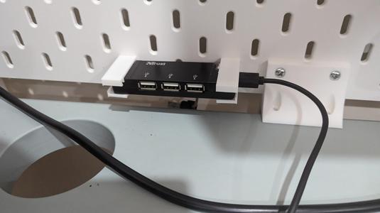 Skadis mount for cheapo 4-port USB hub