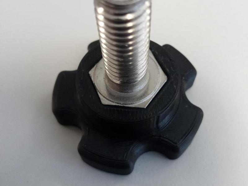 Star grip for screws and nuts M8