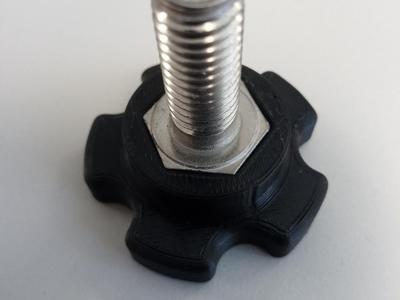 Star grip for screws and nuts M8