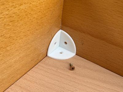 Inner corner enforcer for furniture