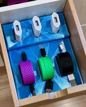 USB charging cable sorting aid