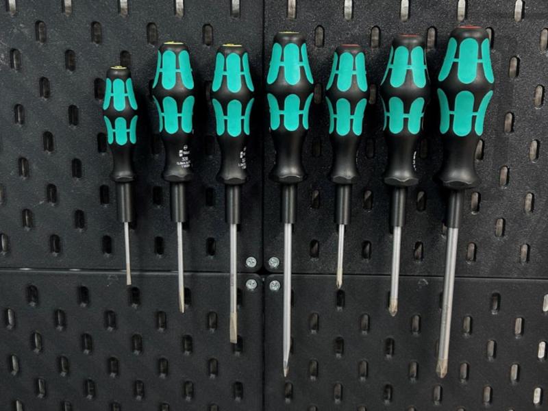 Minimalistic Skadis screwdriver holder