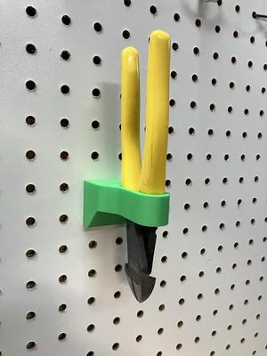 Pegboard Mounting System for DeWalt 7-Inch Diagonal Pliers