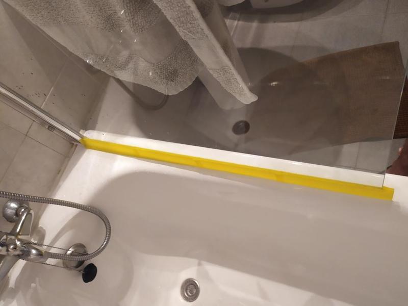 Shower door bottom seal