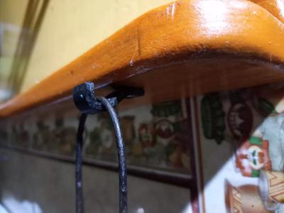Simple hook to mount light things