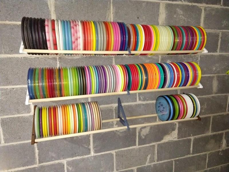 Disc golf wall mount disc shelf for 3/4" rods