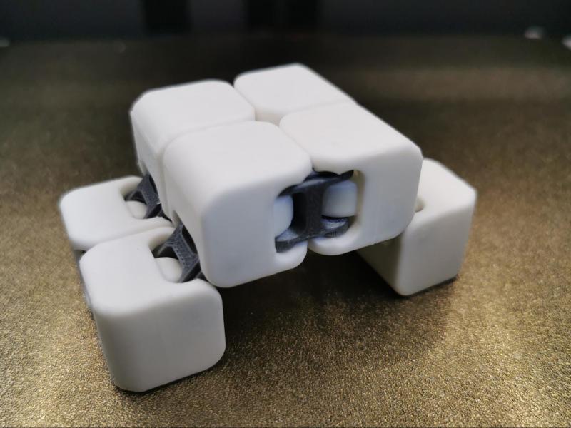 Clicking Kobayashi Fidget Cube 