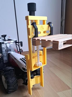 Forklift for Bruder Tractors