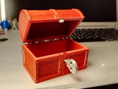 Hinged Chest with Working Lock and Wood Texture