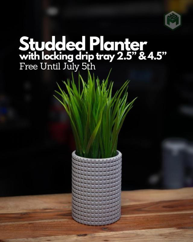 Studded Pattern Planter with Locking Drip Tray