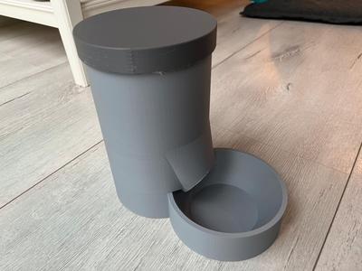 Food dispenser (for cats)