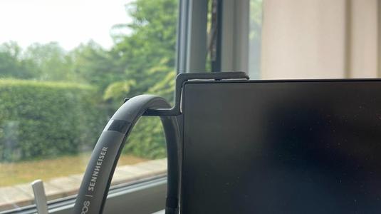 Monitor hook for earphones