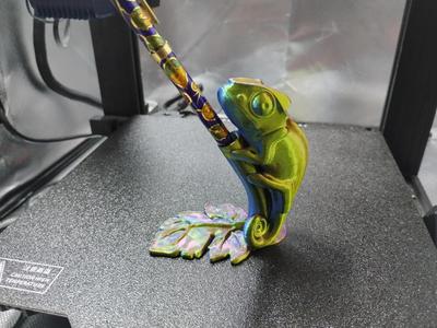 Chameleon Pen Holder