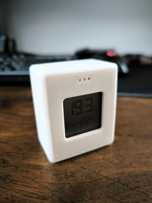 Mi Temperature and Humidity Monitor 2 - AAA battery mod box