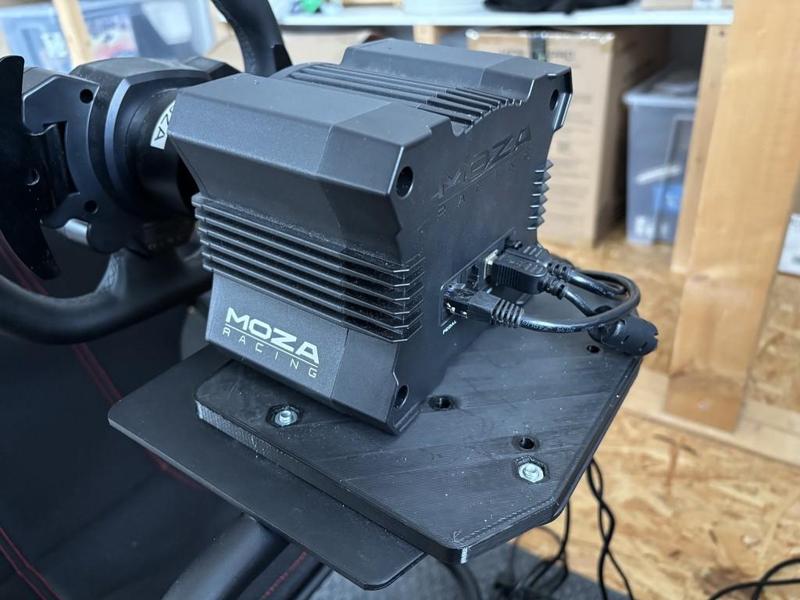 Moza R5 Base Plate (for Playseat Challenge)