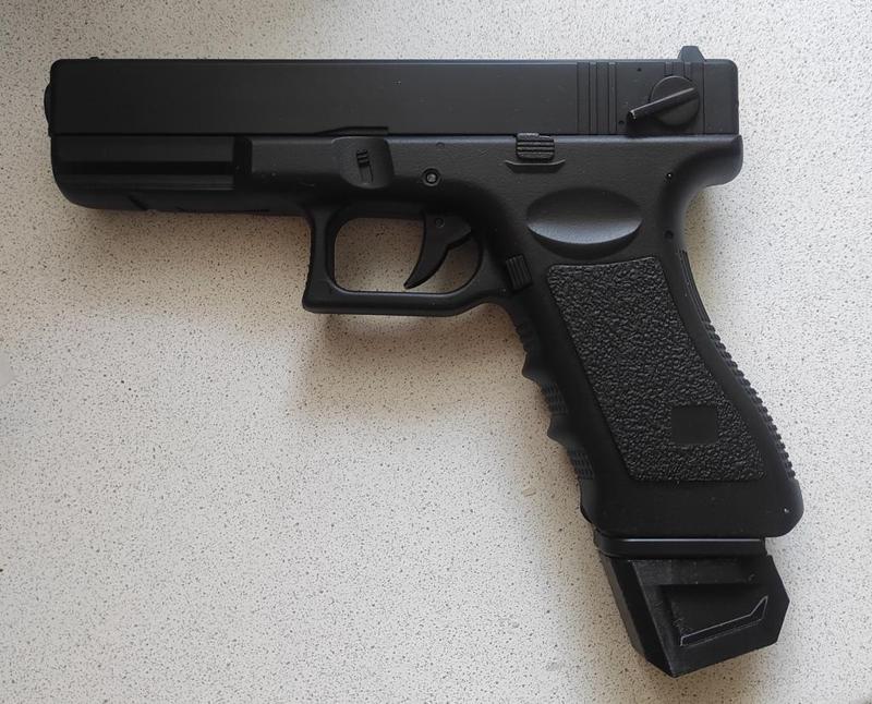 Glock_18c_cm030_aep_magazine_base