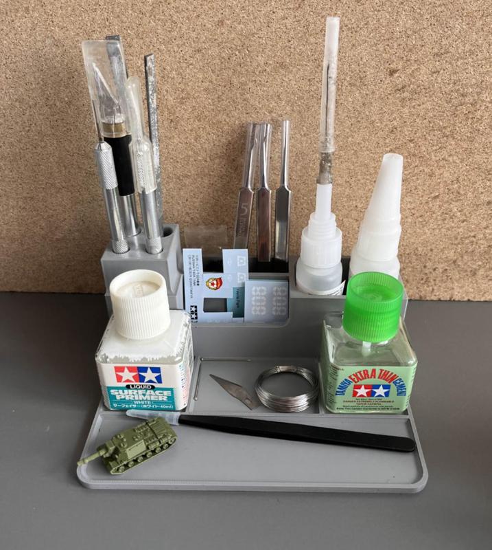 Modeling station organizer