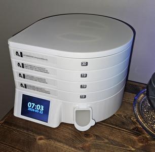 Automatic pill dispenser