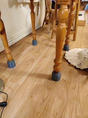 Parametric table hooves