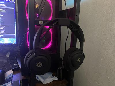 Minimalist Headphone Stand