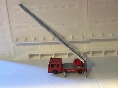 Fire Engine 14b - Ladder with squad cabin extended (z-scale)