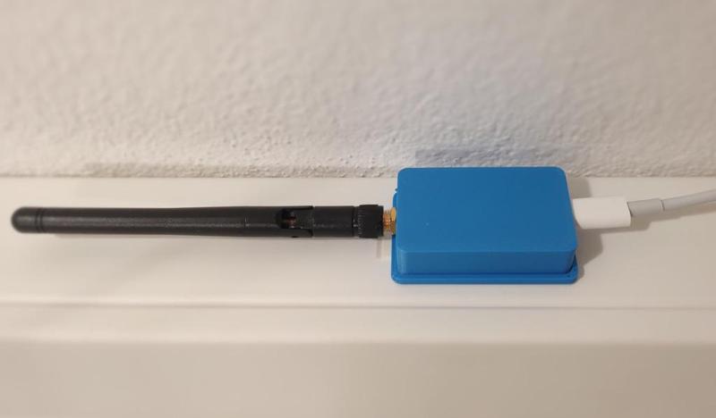 Customizable Minimal Wemos Antenna Case + Holder