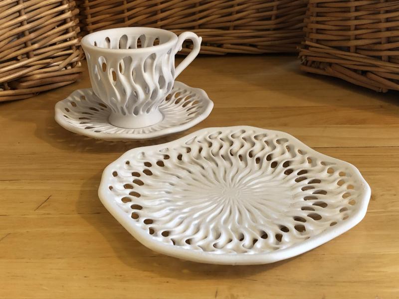 Malfunctioning Plate and Saucer 