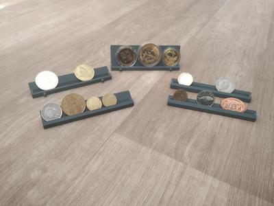 commemorative coin stand
