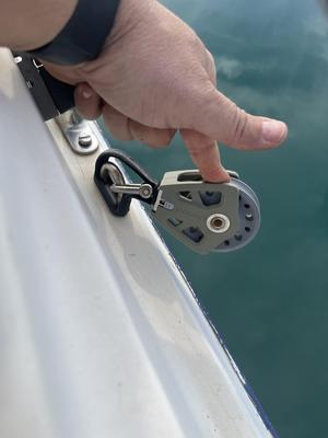 Flexible upstand saddle for 60mm spinnaker block on U